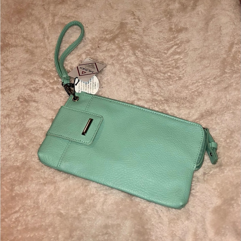 Mae wristlet